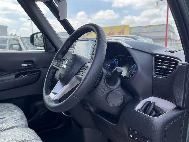 デリカミニ Ｔ　プレミアム　リミテッドエディション　純正９インチディスプレイオーディオ　両側パワースライドドア　Ｂｌｕｅｔｏｏｔｈ　プロパイロット　マルチビューモニター　ステアリングヒーター　プッシュスタート　キーフリー（7枚目）