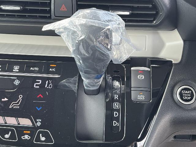 デリカミニ Ｔ　プレミアム　リミテッドエディション　純正９インチディスプレイオーディオ　両側パワースライドドア　Ｂｌｕｅｔｏｏｔｈ　プロパイロット　マルチビューモニター　ステアリングヒーター　プッシュスタート　キーフリー（16枚目）