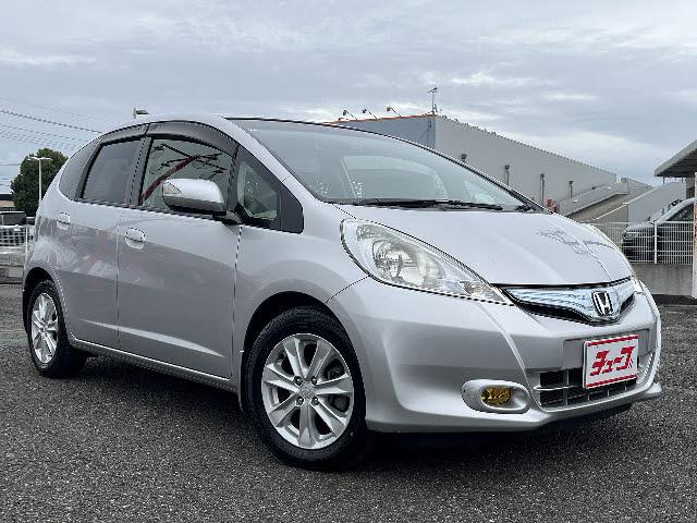 フィットハイブリッド ナビプレミアムセレクション　純正ＨＤＤナビ　ワンセグＴＶ　バックカメラ　シートヒーター　ＨＩＤヘッドライト　キーフリー　純正１５インチアルミ　ＤＶＤ再生　パドルシフト　ビルトインＥＴＣ　Ｂｌｕｅｔｏｏｔｈ　フォグランプ（2枚目）