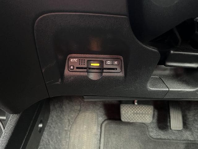 フィットハイブリッド ナビプレミアムセレクション　純正ＨＤＤナビ　ワンセグＴＶ　バックカメラ　シートヒーター　ＨＩＤヘッドライト　キーフリー　純正１５インチアルミ　ＤＶＤ再生　パドルシフト　ビルトインＥＴＣ　Ｂｌｕｅｔｏｏｔｈ　フォグランプ（19枚目）