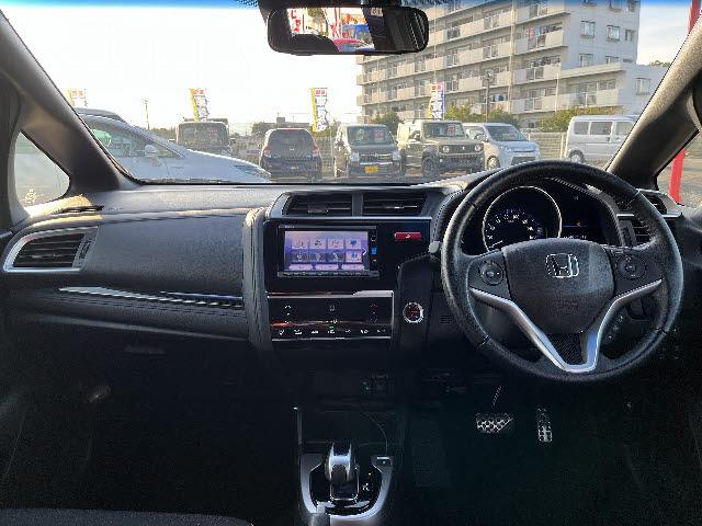 フィットハイブリッド Ｓパッケージ　純正メモリーナビ　フルセグＴＶ　バックカメラ　プッシュスタート　キーフリー　ＤＶＤ再生　Ｂｌｕｅｔｏｏｔｈ　ドラレコ　純正アルミ（3枚目）