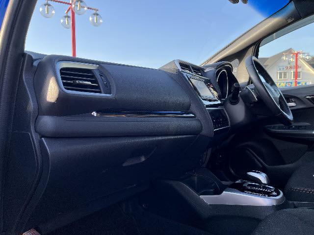 フィットハイブリッド Ｓパッケージ　純正メモリーナビ　フルセグＴＶ　バックカメラ　プッシュスタート　キーフリー　ＤＶＤ再生　Ｂｌｕｅｔｏｏｔｈ　ドラレコ　純正アルミ（14枚目）