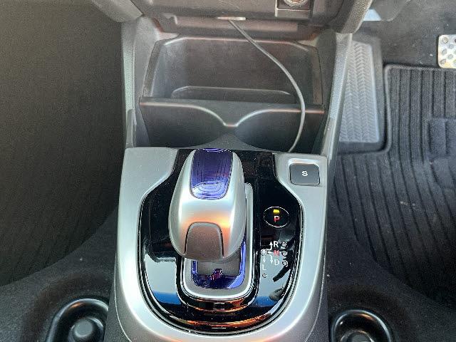 フィットハイブリッド Ｓパッケージ　純正メモリーナビ　フルセグＴＶ　バックカメラ　プッシュスタート　キーフリー　ＤＶＤ再生　Ｂｌｕｅｔｏｏｔｈ　ドラレコ　純正アルミ（16枚目）