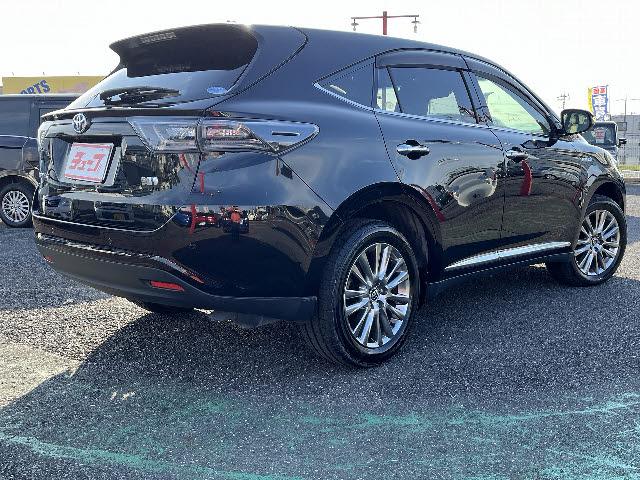 ハリアーハイブリッド プレミアム　アドバンスドパッケージ　４ＷＤ　ＪＢＬサウンドシステム　純正９インチナビ　全方位カメラ　ウッドコンビステアリング　クルーズコントロール　ビルトインＥＴＣ　パワーバックドア　走行中ＴＶ視聴可　オートハイビーム　クリアランスソナ（5枚目）