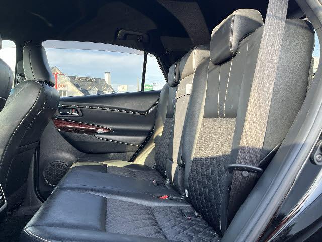 ハリアーハイブリッド プレミアム　アドバンスドパッケージ　４ＷＤ　ＪＢＬサウンドシステム　純正９インチナビ　全方位カメラ　ウッドコンビステアリング　クルーズコントロール　ビルトインＥＴＣ　パワーバックドア　走行中ＴＶ視聴可　オートハイビーム　クリアランスソナ（13枚目）