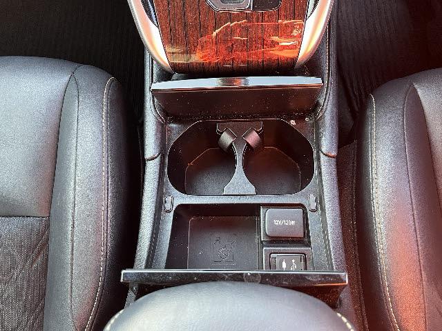 ハリアーハイブリッド プレミアム　アドバンスドパッケージ　４ＷＤ　ＪＢＬサウンドシステム　純正９インチナビ　全方位カメラ　ウッドコンビステアリング　クルーズコントロール　ビルトインＥＴＣ　パワーバックドア　走行中ＴＶ視聴可　オートハイビーム　クリアランスソナ（23枚目）