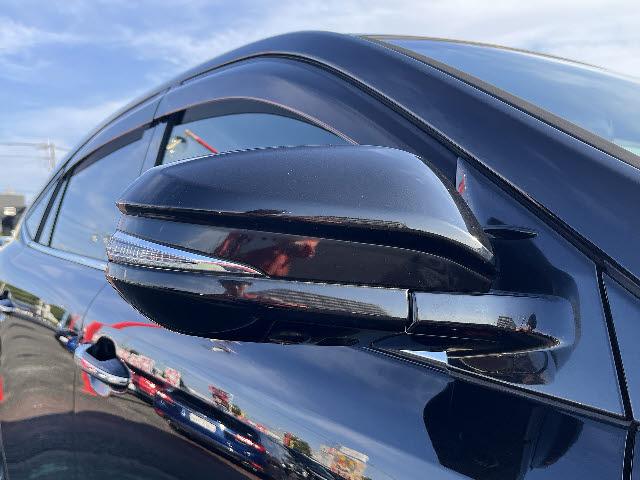 ハリアーハイブリッド プレミアム　アドバンスドパッケージ　４ＷＤ　ＪＢＬサウンドシステム　純正９インチナビ　全方位カメラ　ウッドコンビステアリング　クルーズコントロール　ビルトインＥＴＣ　パワーバックドア　走行中ＴＶ視聴可　オートハイビーム　クリアランスソナ（25枚目）