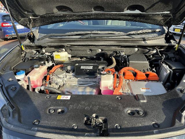 ハリアーハイブリッド プレミアム　アドバンスドパッケージ　４ＷＤ　ＪＢＬサウンドシステム　純正９インチナビ　全方位カメラ　ウッドコンビステアリング　クルーズコントロール　ビルトインＥＴＣ　パワーバックドア　走行中ＴＶ視聴可　オートハイビーム　クリアランスソナ（28枚目）