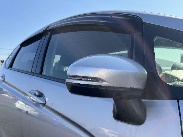 フィット １３Ｇ・Ｆ　純正メモリーナビ　ワンセグＴＶ　バックカメラ　ＬＥＤヘッドライト　キーフリー　プッシュスタート　社外アルミ　ドライブレコーダー　ステアリングリモコン　Ｂｌｕｅｔｏｏｔｈ（25枚目）