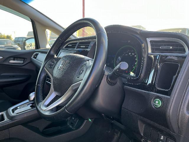 シャトル ハイブリッドＺ　純正ギャザーズナビ（ＶＸＭ－１７４ＶＦＩ）フルセグＴＶ　ＤＶＤ再生　バックカメラ　ＬＥＤヘッドライト　キーフリー　パドルシフト　プッシュスタート　クルーズコントロール　シティーブレーキ（7枚目）