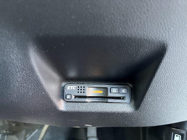 シャトル ハイブリッドＺ　純正ギャザーズナビ（ＶＸＭ－１７４ＶＦＩ）フルセグＴＶ　ＤＶＤ再生　バックカメラ　ＬＥＤヘッドライト　キーフリー　パドルシフト　プッシュスタート　クルーズコントロール　シティーブレーキ（19枚目）