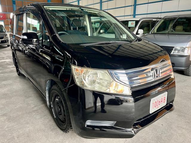 ステップワゴン Ｇ　Ｌパッケージ　両面電動スライド　ナビ　ＴＶ　Ｂｌｕｅｔｏｏｔｈオーディオ　ＤＶＤビデオ　バックカメラ　ＥＴＣ　ＨＩＤ　オートライト　艶消しスチールホイール　マッドタイヤ新品装着（2枚目）