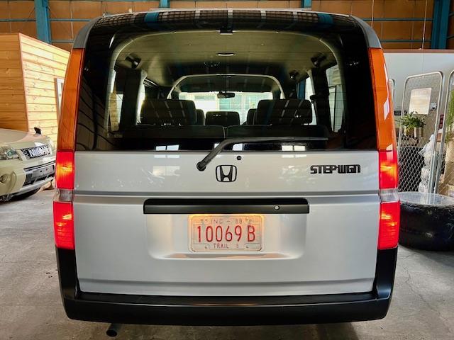 ステップワゴン Ｄ　２．０Ｄ　走行２８８００キロ　電動スライドドア　バタフライ対座シート（8枚目）