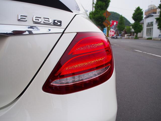 E63 S 4マチック+ AMGカーボンセラミックブレーキ AMGビッグキャリパー AMG専用鍛造20インチホイール フルオプションカーボンボディキット+カーボンインテリア セーフティドライブ オプションフル 保証書取説(26枚目)
