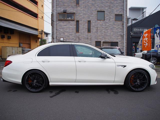 E63 S 4マチック+ AMGカーボンセラミックブレーキ AMGビッグキャリパー AMG専用鍛造20インチホイール フルオプションカーボンボディキット+カーボンインテリア セーフティドライブ オプションフル 保証書取説(31枚目)
