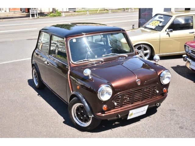 ＭＩＮＩ 　Ｅー９９Ｘ正規輸入車左ハンドル／カラーチェンジブラウン／純正１Ｌエンジン／４ＭＴ／オーバーフェンダー／社外ＡＷ／ローダウン／社外ステアリング／センターマフラー（5枚目）