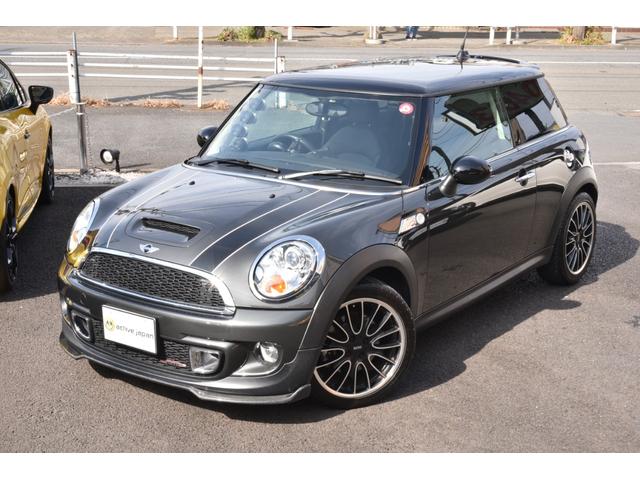 ＭＩＮＩ クーパーＳ　ユーザー下取／ＭＴ６速／ＪＣＷチューニングキット／パワークラフト可変マフラー／デフィ製追加４連メーター／カーボンフロントリップ／社外ステアリング／キセノンヘッドライト／カロッツェリア製ナビ（10枚目）