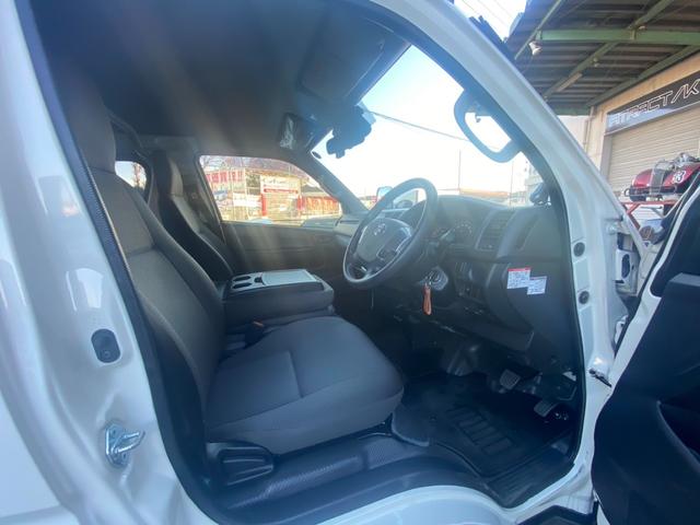 ハイエースバン ロングDX ハイルーフ・トヨタセーフティセンス・プリクラッシュセーフティ・社外ナビゲーション・バックカメラ・ETC(9枚目)