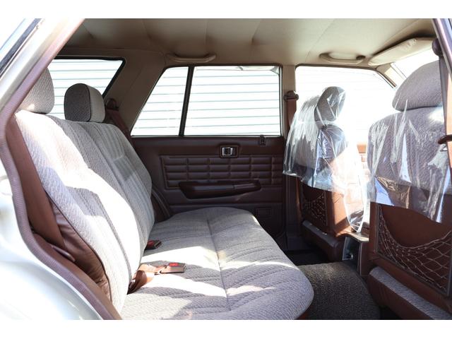 グロリアワゴン SGL サーフスタイル 新品VENPLAホイールキャップ 新品ホワイトリボンタイヤ LEDヘッドライト サンドベージュNewペイント タイミングベルト交換済み(17枚目)