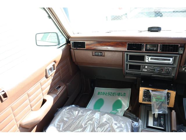 グロリアワゴン SGL サーフスタイル 新品VENPLAホイールキャップ 新品ホワイトリボンタイヤ LEDヘッドライト サンドベージュNewペイント タイミングベルト交換済み(19枚目)