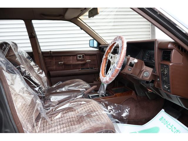 グロリアワゴン ＳＧＬ　サーフスタイル　新品ＮｅｏＭｏｏｎ１４ｉｎ　新品ホワイトリボンタイヤ　ＬＥＤヘッドライト　ウッドステアリング　ローダウン　タイミングベルト交換済み（18枚目）