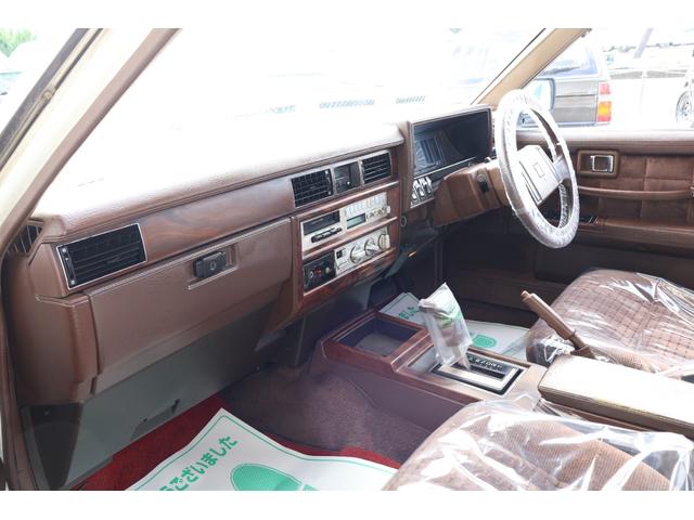 セドリックワゴン ＳＧＬ　サーフスタイル　ウッドデカール　新品デイトナブラック　新品ホワイトタイヤ　ＬＥＤヘッドライト　ＥＴＣ　タイミングベルト交換済み（22枚目）