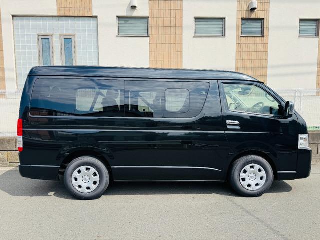 ハイエースワゴン ＧＬ　登録済未使用車　パワースライドドア　パノラミックビューモニター　デジタルインナーミラー　ＬＥＤヘッドランプ　ＬＥＤフォグ　トヨタセーフティセンス　スマートキー　１０人乗り（2枚目）