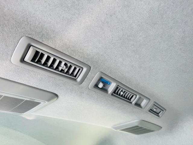 ハイエースワゴン ＧＬ　登録済未使用車　パワースライドドア　パノラミックビューモニター　デジタルインナーミラー　ＬＥＤヘッドランプ　ＬＥＤフォグ　トヨタセーフティセンス　スマートキー　１０人乗り（16枚目）