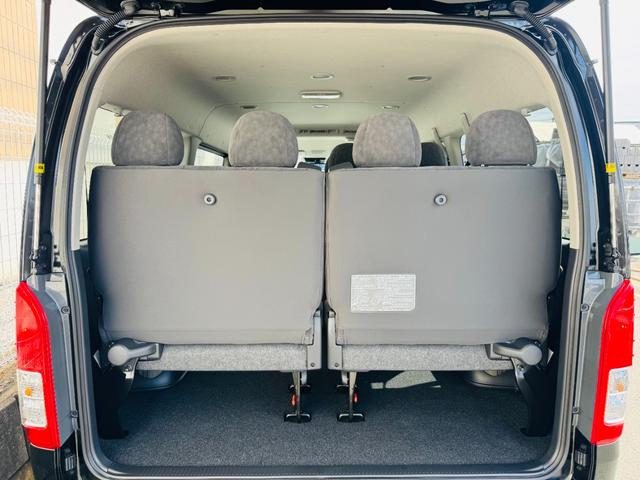 ハイエースワゴン ＧＬ　登録済未使用車　パワースライドドア　パノラミックビューモニター　デジタルインナーミラー　ＬＥＤヘッドランプ　ＬＥＤフォグ　トヨタセーフティセンス　スマートキー　１０人乗り（17枚目）