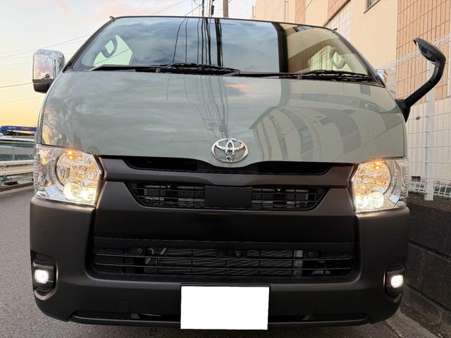 ハイエースバン ロングスーパーGL 登録済未使用車 アースカラーパッケージ 両側パワースライドドア パノラミックビューモニター デジタルインナーミラー LEDヘッドライト 20周年記念スカッフプレート 助手席エアバッグ付 スマートキー(4枚目)