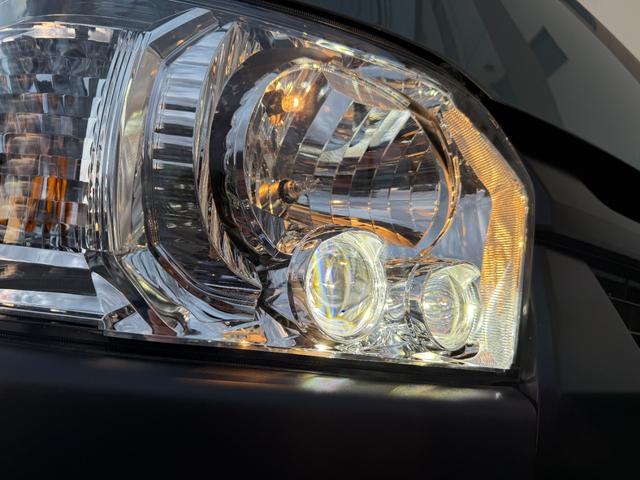 ハイエースバン ロングスーパーGL 登録済未使用車 アースカラーパッケージ 両側パワースライドドア パノラミックビューモニター デジタルインナーミラー LEDヘッドライト 20周年記念スカッフプレート 助手席エアバッグ付 スマートキー(6枚目)