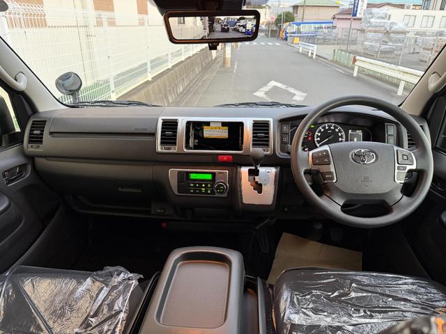 ハイエースバン ロングスーパーGL 登録済未使用車 アースカラーパッケージ 両側パワースライドドア パノラミックビューモニター デジタルインナーミラー LEDヘッドライト 20周年記念スカッフプレート 助手席エアバッグ付 スマートキー(9枚目)