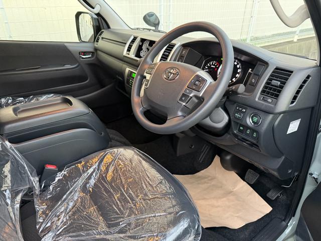 ハイエースバン ロングスーパーGL 登録済未使用車 アースカラーパッケージ 両側パワースライドドア パノラミックビューモニター デジタルインナーミラー LEDヘッドライト 20周年記念スカッフプレート 助手席エアバッグ付 スマートキー(10枚目)