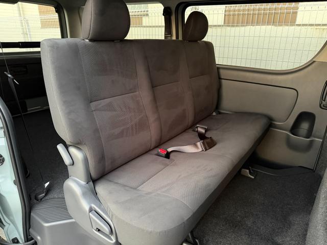 ハイエースバン ロングスーパーGL 登録済未使用車 アースカラーパッケージ 両側パワースライドドア パノラミックビューモニター デジタルインナーミラー LEDヘッドライト 20周年記念スカッフプレート 助手席エアバッグ付 スマートキー(18枚目)