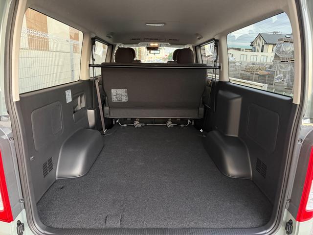 ハイエースバン ロングスーパーGL 登録済未使用車 アースカラーパッケージ 両側パワースライドドア パノラミックビューモニター デジタルインナーミラー LEDヘッドライト 20周年記念スカッフプレート 助手席エアバッグ付 スマートキー(19枚目)