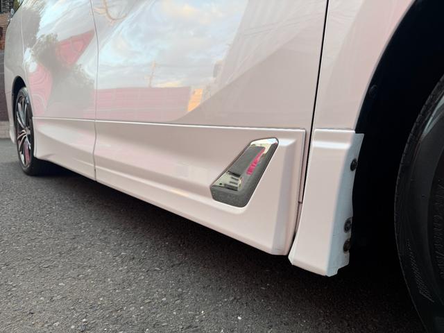 ヴェルファイアハイブリッド エグゼクティブラウンジ　法人１オーナー　ＴＲＤエアロ　ツインムーンルーフ　ナビＴＶ　ＪＢＬプレミアムサウンド　パノラミックビューモニター　デジタルインナーミラー　リヤエンターテイメント　ＥＴＣ　ＴＲＤ足回り　１９インチＡＷ（16枚目）