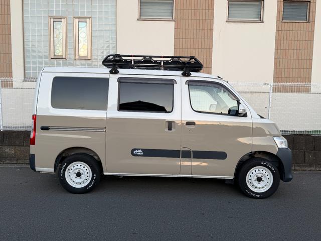 タウンエースバン ＧＬ　トヨタモビリティ神奈川キャンパーアルトピアーノ　買取直販　１オーナー　走行充電　サブバッテリー　５００Ｗインバーター　冷凍冷蔵庫　ベッド　テーブル　１０インチナビＴＶ　Ｂカメラ　ＥＴＣ　ＬＥＤライト（2枚目）