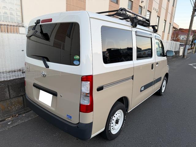 タウンエースバン ＧＬ　トヨタモビリティ神奈川キャンパーアルトピアーノ　買取直販　１オーナー　走行充電　サブバッテリー　５００Ｗインバーター　冷凍冷蔵庫　ベッド　テーブル　１０インチナビＴＶ　Ｂカメラ　ＥＴＣ　ＬＥＤライト（3枚目）