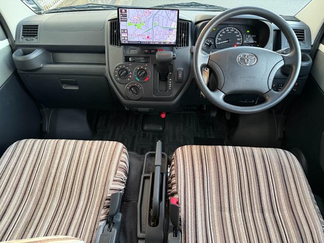 タウンエースバン ＧＬ　トヨタモビリティ神奈川キャンパーアルトピアーノ　買取直販　１オーナー　走行充電　サブバッテリー　５００Ｗインバーター　冷凍冷蔵庫　ベッド　テーブル　１０インチナビＴＶ　Ｂカメラ　ＥＴＣ　ＬＥＤライト（10枚目）