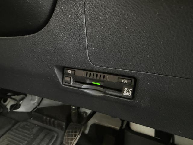 タウンエースバン ＧＬ　トヨタモビリティ神奈川キャンパーアルトピアーノ　買取直販　１オーナー　走行充電　サブバッテリー　５００Ｗインバーター　冷凍冷蔵庫　ベッド　テーブル　１０インチナビＴＶ　Ｂカメラ　ＥＴＣ　ＬＥＤライト（14枚目）