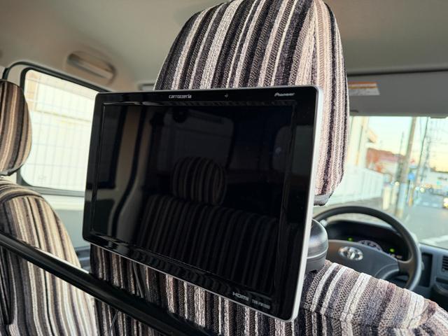 タウンエースバン ＧＬ　トヨタモビリティ神奈川キャンパーアルトピアーノ　買取直販　１オーナー　走行充電　サブバッテリー　５００Ｗインバーター　冷凍冷蔵庫　ベッド　テーブル　１０インチナビＴＶ　Ｂカメラ　ＥＴＣ　ＬＥＤライト（19枚目）