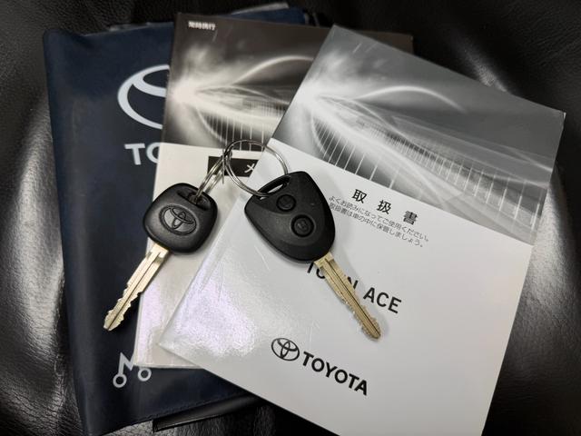 タウンエースバン ＧＬ　トヨタモビリティ神奈川キャンパーアルトピアーノ　買取直販　１オーナー　走行充電　サブバッテリー　５００Ｗインバーター　冷凍冷蔵庫　ベッド　テーブル　１０インチナビＴＶ　Ｂカメラ　ＥＴＣ　ＬＥＤライト（23枚目）