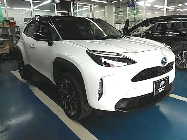 ヤリスクロス ハイブリッドＺ　ワンオーナー　キーレス　フルセグ　ナビ＆ＴＶ　１８アルミホイール　アイドリングストップ　エアバッグ　オートマ　フル装備　助手席エアバッグ　ＥＴＣ　バックカメラ　スマートキー　横滑り防止機能（6枚目）