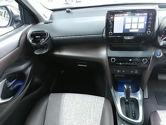 ヤリスクロス ハイブリッドＺ　ワンオーナー　キーレス　フルセグ　ナビ＆ＴＶ　１８アルミホイール　アイドリングストップ　エアバッグ　オートマ　フル装備　助手席エアバッグ　ＥＴＣ　バックカメラ　スマートキー　横滑り防止機能（8枚目）