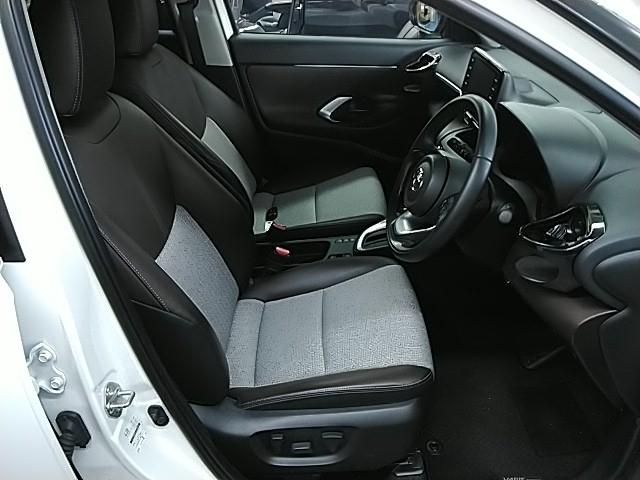 ヤリスクロス ハイブリッドＺ　ワンオーナー　キーレス　フルセグ　ナビ＆ＴＶ　１８アルミホイール　アイドリングストップ　エアバッグ　オートマ　フル装備　助手席エアバッグ　ＥＴＣ　バックカメラ　スマートキー　横滑り防止機能（9枚目）