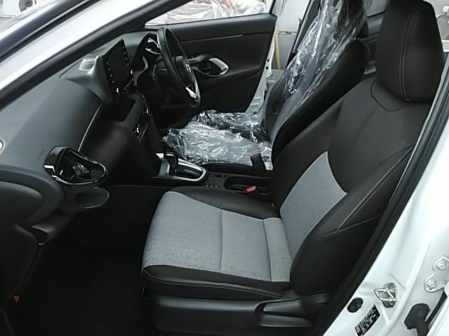 ヤリスクロス ハイブリッドＺ　ワンオーナー　キーレス　フルセグ　ナビ＆ＴＶ　１８アルミホイール　アイドリングストップ　エアバッグ　オートマ　フル装備　助手席エアバッグ　ＥＴＣ　バックカメラ　スマートキー　横滑り防止機能（10枚目）