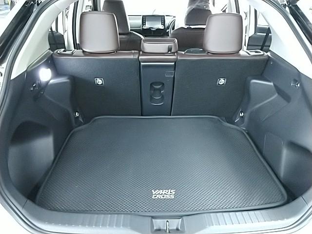 ヤリスクロス ハイブリッドＺ　ワンオーナー　キーレス　フルセグ　ナビ＆ＴＶ　１８アルミホイール　アイドリングストップ　エアバッグ　オートマ　フル装備　助手席エアバッグ　ＥＴＣ　バックカメラ　スマートキー　横滑り防止機能（13枚目）