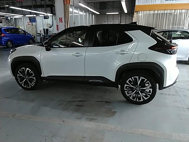 ヤリスクロス ハイブリッドＺ　ワンオーナー　キーレス　フルセグ　ナビ＆ＴＶ　１８アルミホイール　アイドリングストップ　エアバッグ　オートマ　フル装備　助手席エアバッグ　ＥＴＣ　バックカメラ　スマートキー　横滑り防止機能（15枚目）