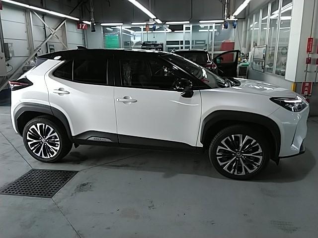 ヤリスクロス ハイブリッドＺ　ワンオーナー　キーレス　フルセグ　ナビ＆ＴＶ　１８アルミホイール　アイドリングストップ　エアバッグ　オートマ　フル装備　助手席エアバッグ　ＥＴＣ　バックカメラ　スマートキー　横滑り防止機能（16枚目）