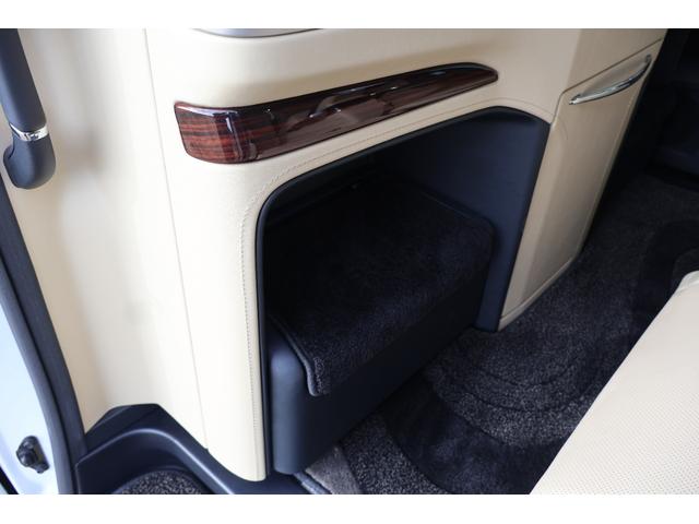 アルファード 3.5ロイヤルラウンジSP フルパーテーション 24インチ後席ディスプレイ JBLプレミアムサウンド リラクゼーションシステム エクストラキャビネット 冷蔵庫 置くだけ充電 調光ウインドゥ モデリスタフルエアロ(13枚目)